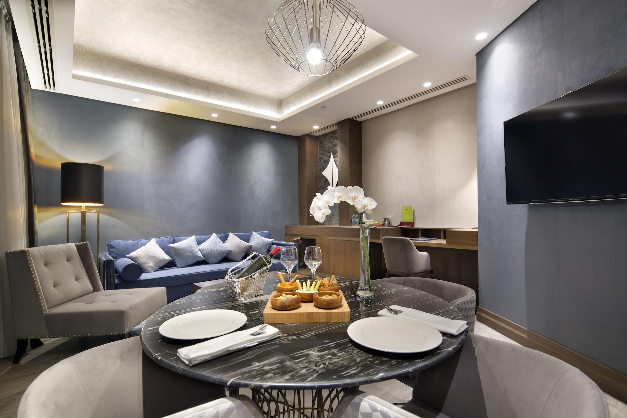 Doubletree By Hilton Istanbul - Piyalepasa Hotel Kültér fotó The Residence, The Ritz-Carlton, Dubai