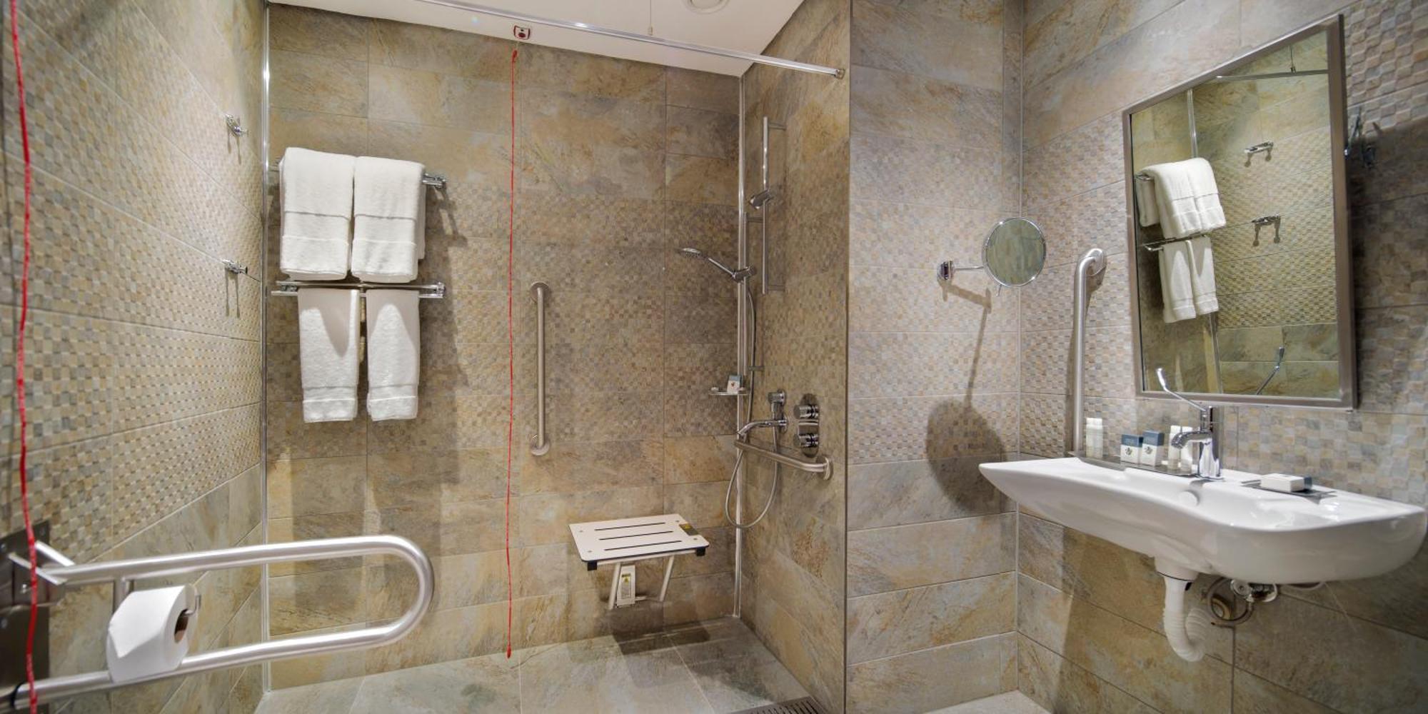 Doubletree By Hilton Istanbul - Piyalepasa Hotel Kültér fotó A shower seat