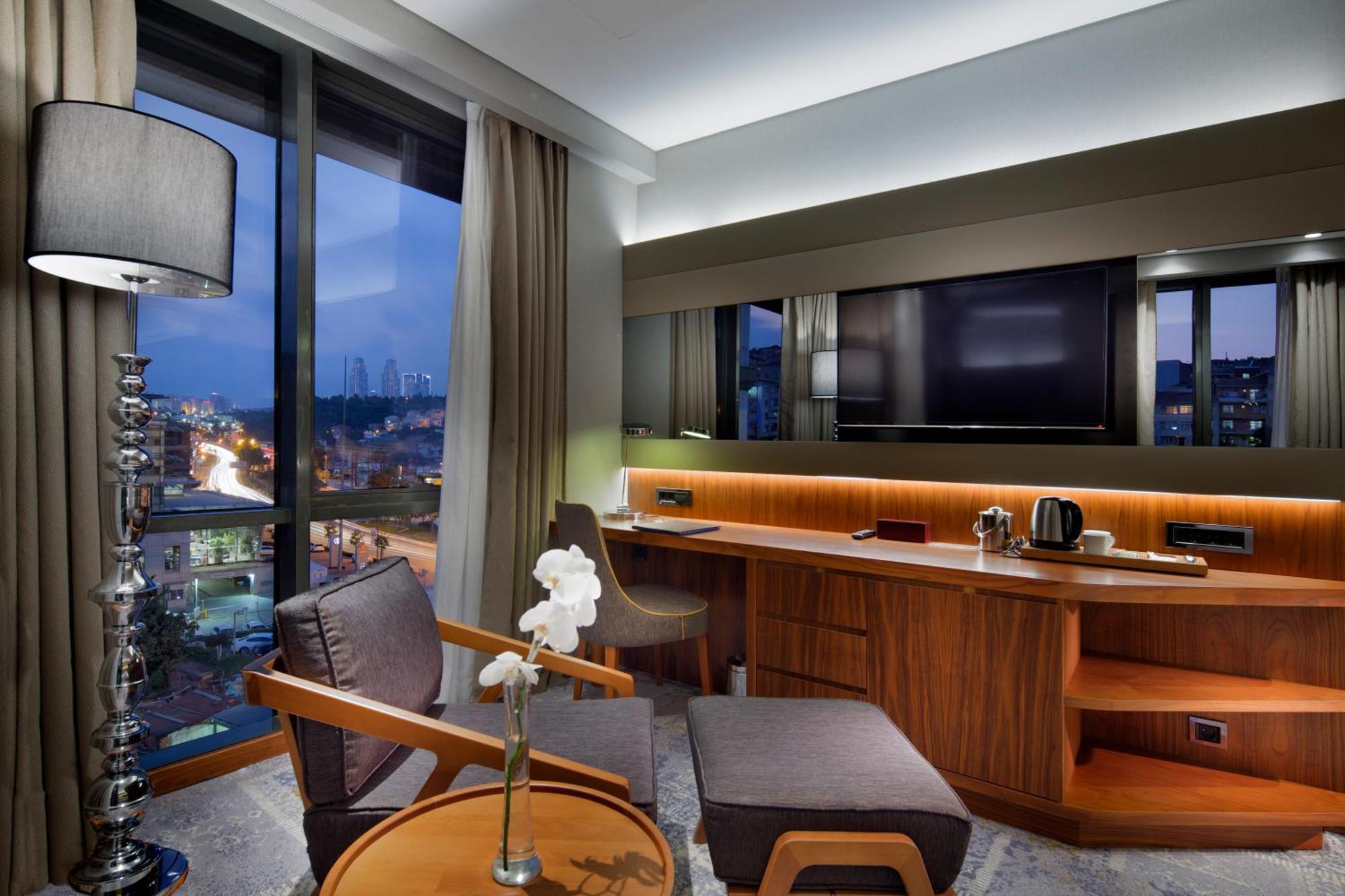 Doubletree By Hilton Istanbul - Piyalepasa Hotel Kültér fotó A room at the hotel