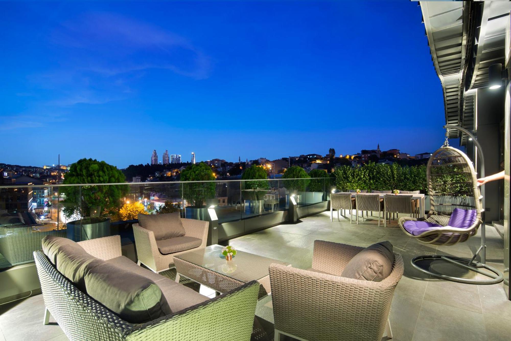Doubletree By Hilton Istanbul - Piyalepasa Hotel Kültér fotó The Sky Bar