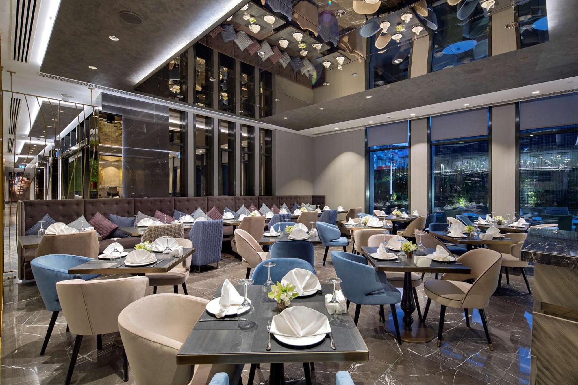 Doubletree By Hilton Istanbul - Piyalepasa Hotel Kültér fotó The interior of the restaurant