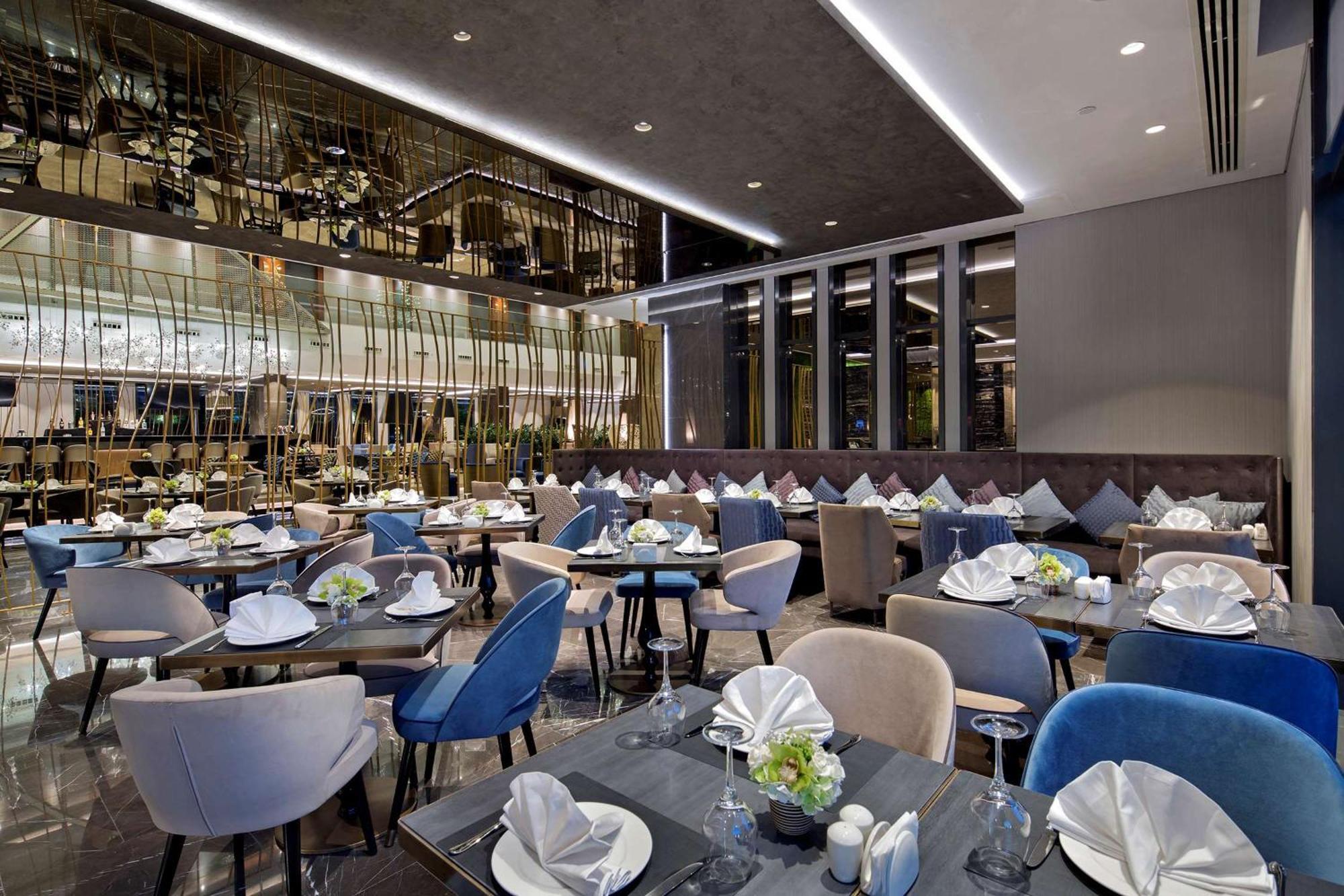 Doubletree By Hilton Istanbul - Piyalepasa Hotel Kültér fotó The interior of the restaurant