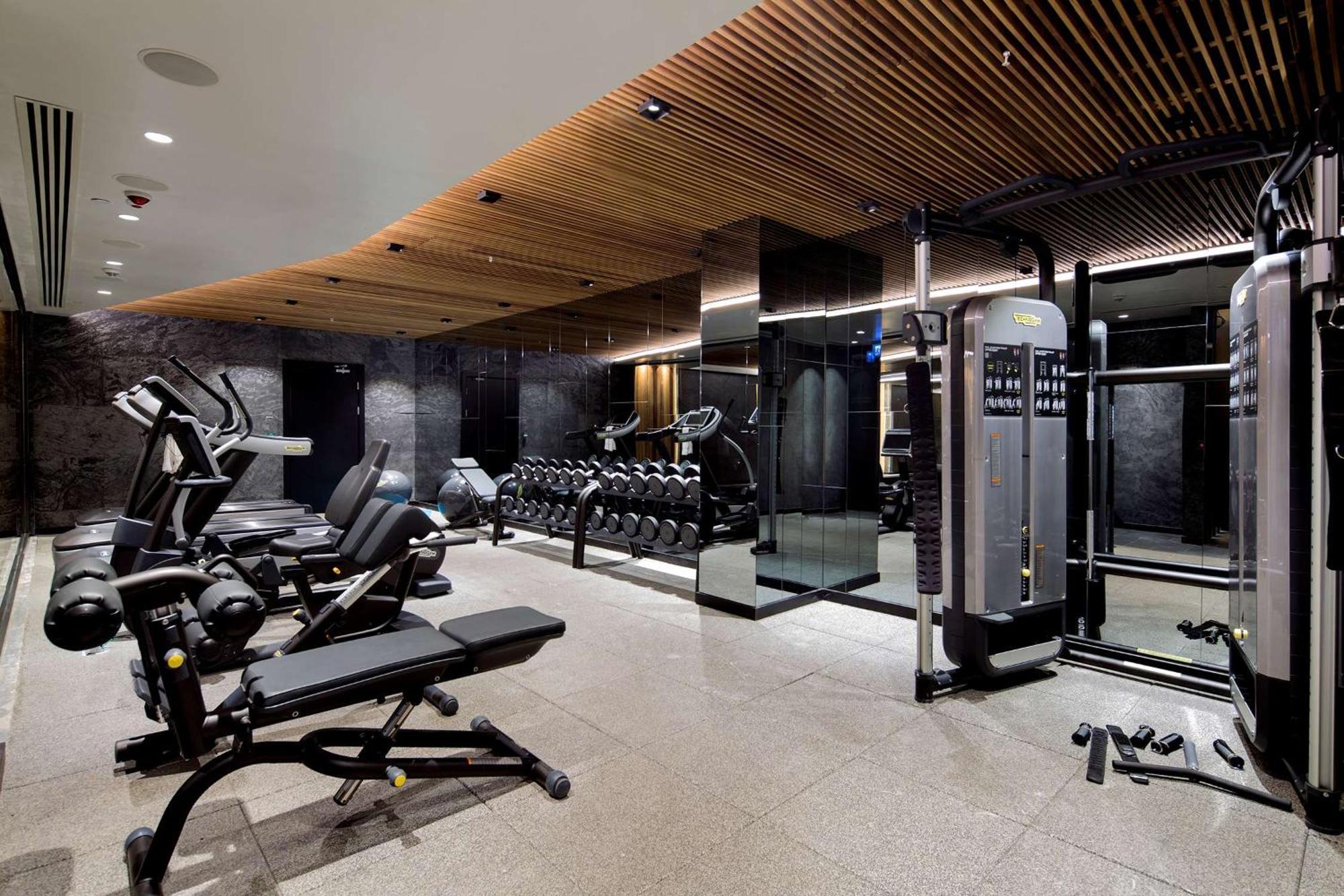 Doubletree By Hilton Istanbul - Piyalepasa Hotel Kültér fotó The gym at the hotel