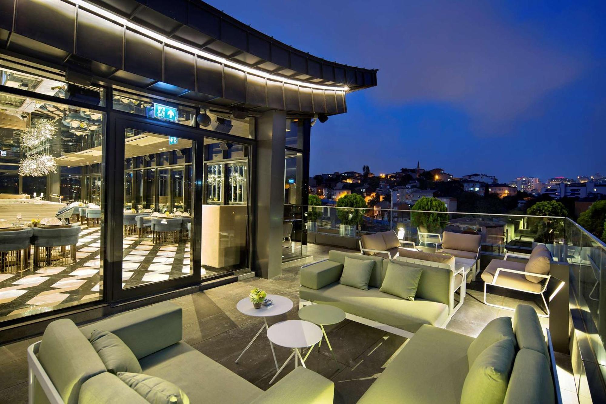 Doubletree By Hilton Istanbul - Piyalepasa Hotel Kültér fotó The Sky Bar