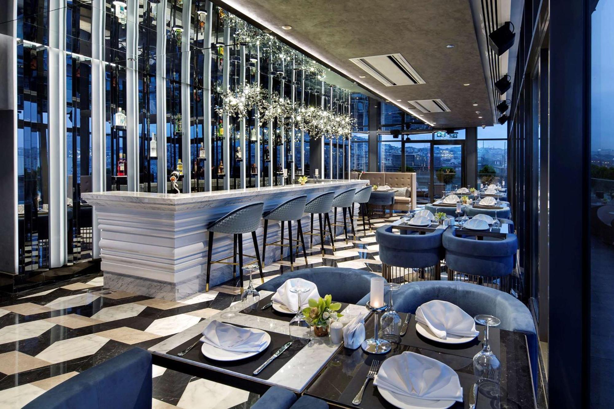 Doubletree By Hilton Istanbul - Piyalepasa Hotel Kültér fotó The interior of the restaurant