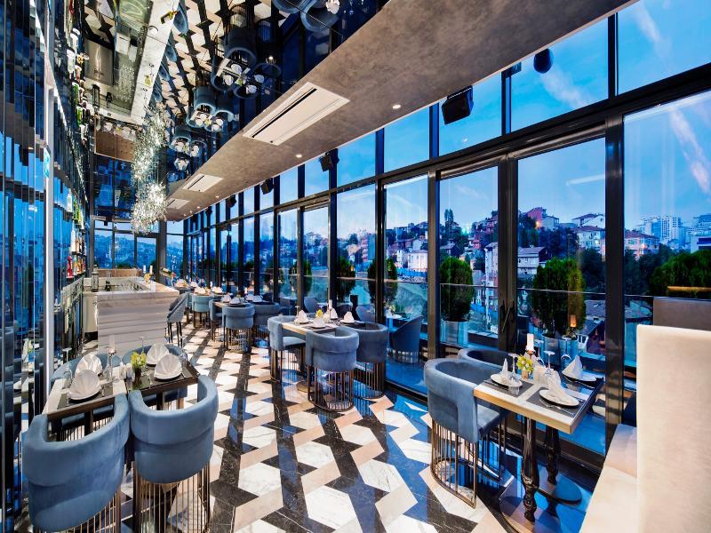Doubletree By Hilton Istanbul - Piyalepasa Hotel Kültér fotó The 360° Sky Bar